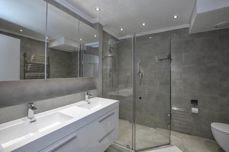 To Let 3 Bedroom Property for Rent in Dolphin Beach Western Cape